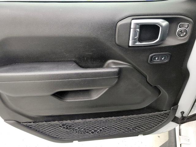 Photo of 2023 White Jeep Wrangler