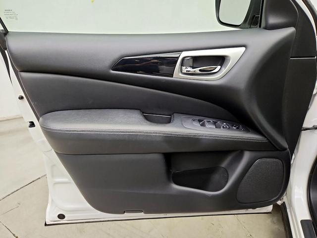 Photo of 2020 White Nissan Pathfinder