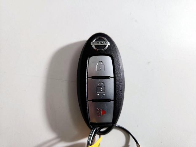 Photo of 2020 White Nissan Pathfinder