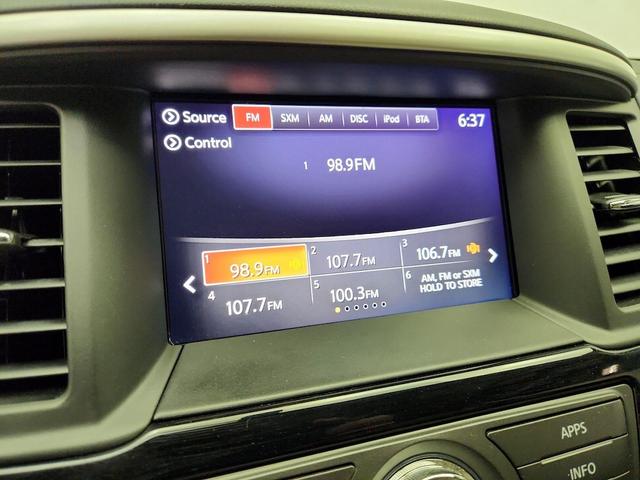 Photo of 2020 White Nissan Pathfinder