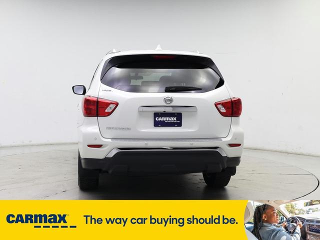 Photo of 2020 White Nissan Pathfinder