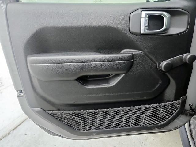 Photo of 2021 Gray Jeep Gladiator