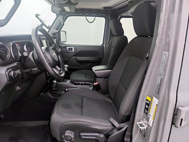 Photo of 2021 Gray Jeep Gladiator