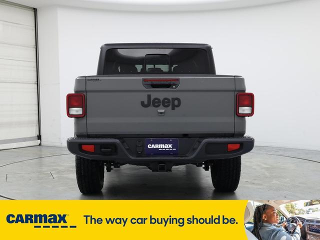 Photo of 2021 Gray Jeep Gladiator