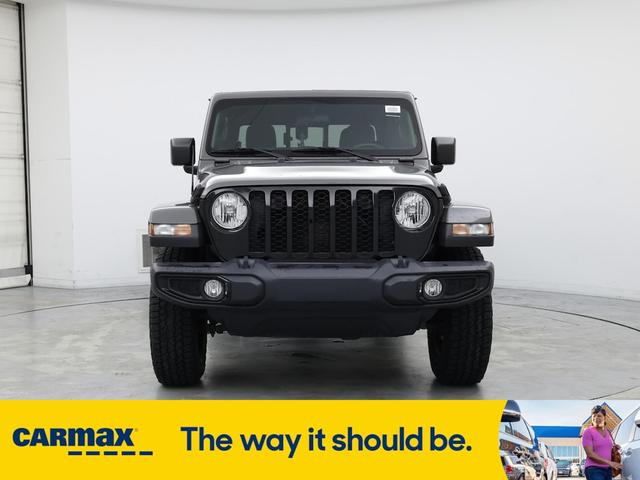 Photo of 2021 Gray Jeep Gladiator
