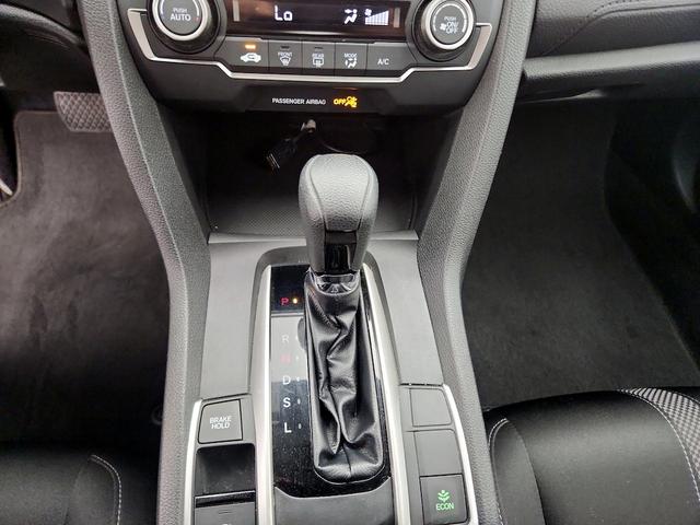 Photo of 2021 White Honda Civic