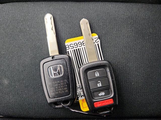 Photo of 2021 White Honda Civic