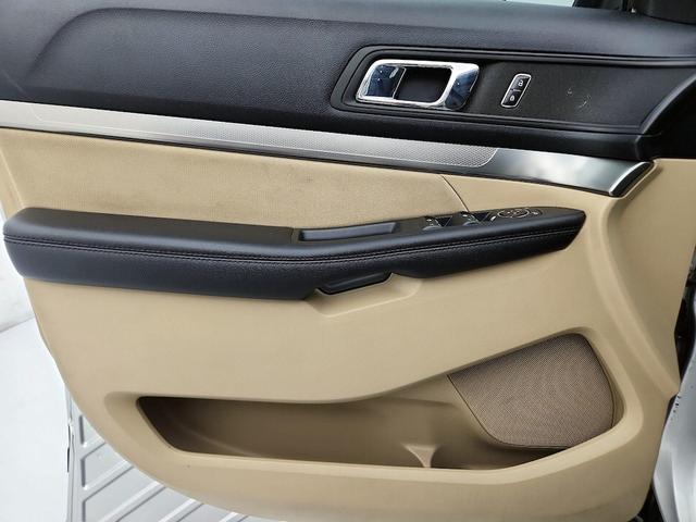 Photo of 2016 Silver Ford Explorer