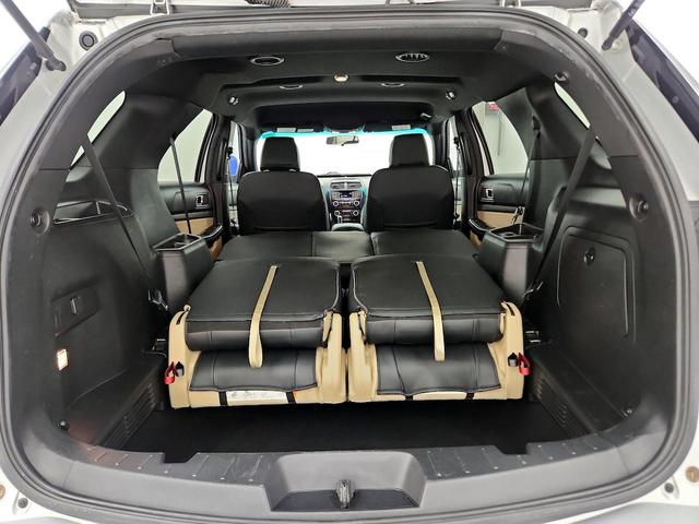 Photo of 2016 Silver Ford Explorer