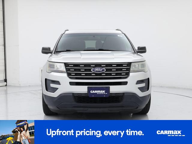 Photo of 2016 Silver Ford Explorer