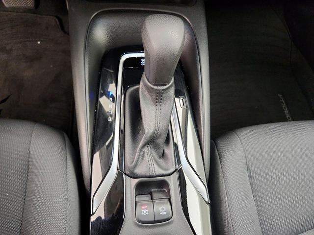 Photo of 2021 White Toyota Corolla