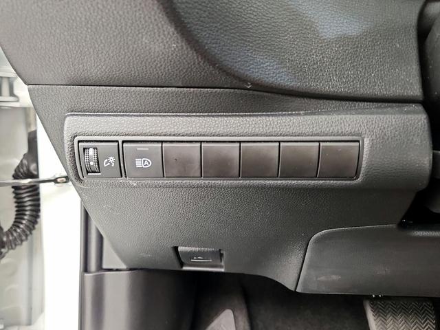 Photo of 2021 White Toyota Corolla