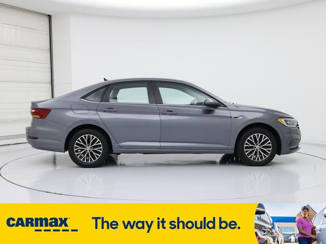 Photo of 2019 Gray Volkswagen Jetta