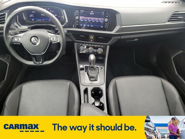 Photo of 2019 Gray Volkswagen Jetta