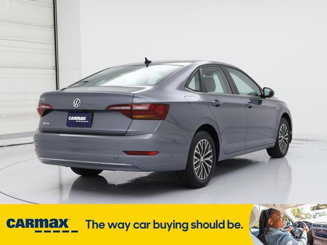Photo of 2019 Gray Volkswagen Jetta