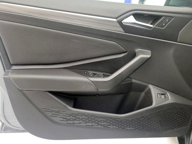 Photo of 2019 Gray Volkswagen Jetta