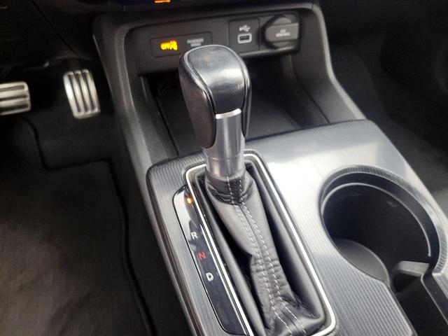 Photo of 2022 White Honda Civic