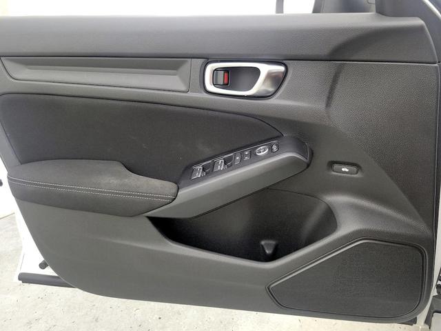 Photo of 2022 White Honda Civic