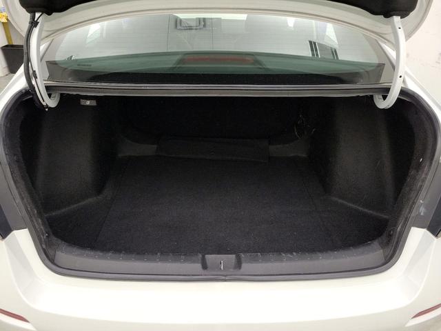 Photo of 2022 White Honda Civic
