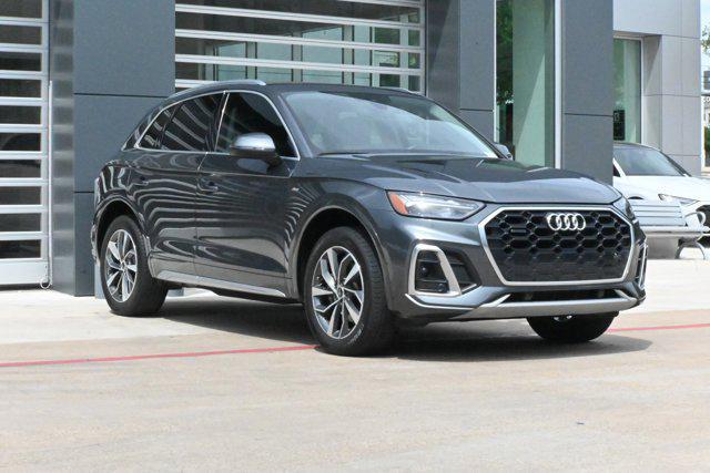Photo of 2023 Daytona Gray Pearl Effect Audi Q5