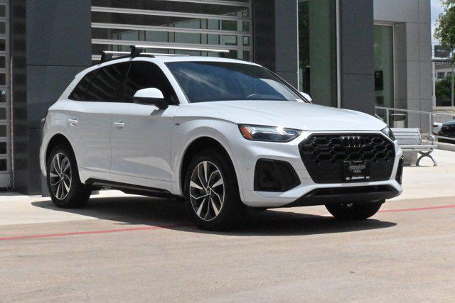 Photo of 2024 Glacier White Metallic Audi Q5