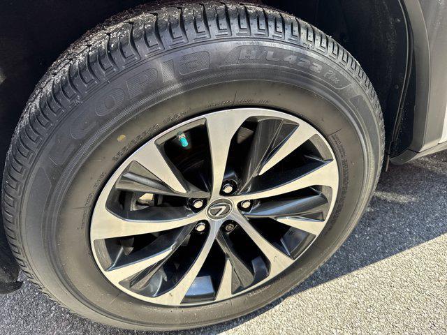 Photo of 2022 Eminent White Pearl Lexus RX 350
