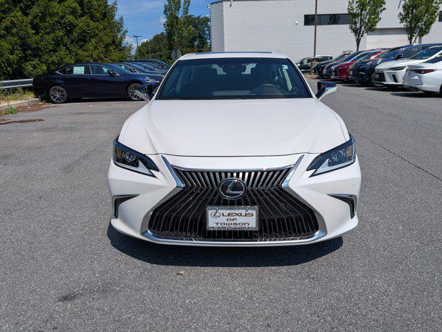Photo of 2021 Eminent White Pearl Lexus ES 350