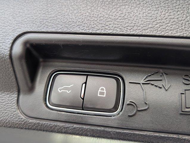 Photo of 2020 Oxford White Ford Explorer