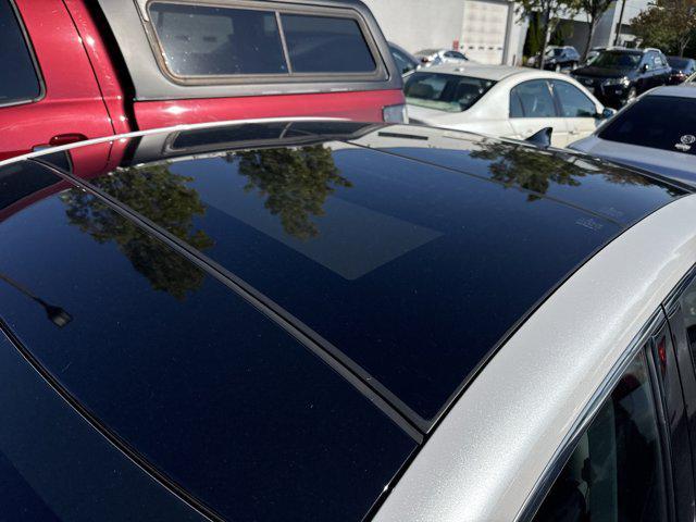 Photo of 2025 Eminent White Pearl Lexus ES 350