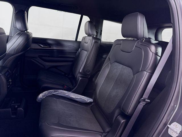 Photo of 2025 Baltic Gray Metallic Clearcoat Jeep Grand Cherokee L