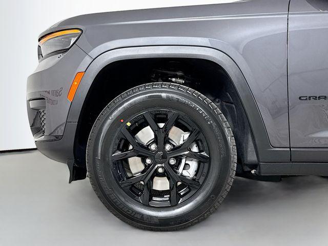 Photo of 2025 Baltic Gray Metallic Clearcoat Jeep Grand Cherokee L