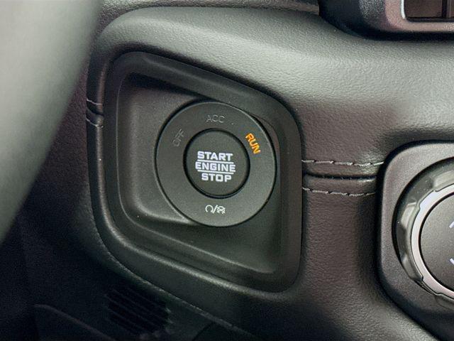 Photo of 2025 Bright White Clearcoat Jeep Gladiator