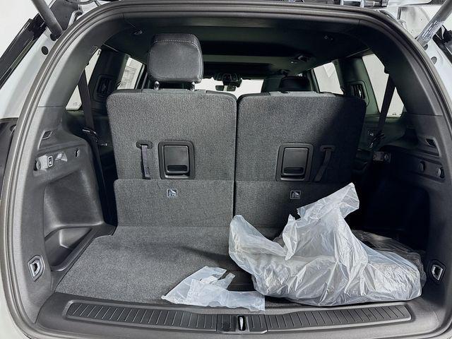 Photo of 2025 Bright White Clearcoat Jeep Grand Cherokee L