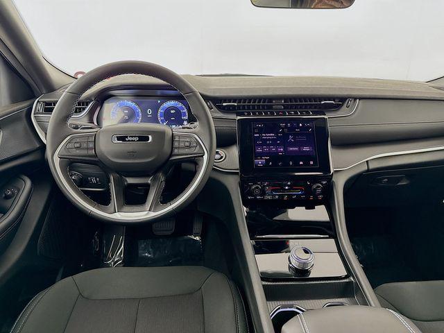 Photo of 2025 Bright White Clearcoat Jeep Grand Cherokee L