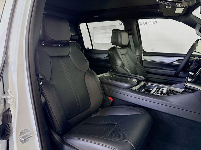 Photo of 2025 Bright White Clearcoat Jeep Wagoneer