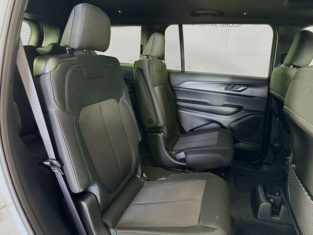 Photo of 2025 Bright White Clearcoat Jeep Grand Cherokee L