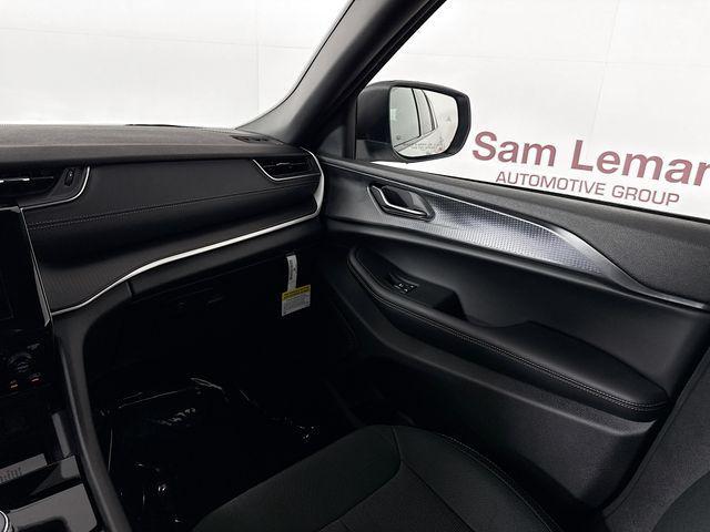 Photo of 2025 Bright White Clearcoat Jeep Grand Cherokee L