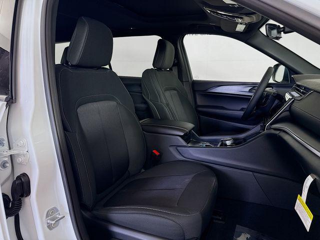Photo of 2025 Bright White Clearcoat Jeep Grand Cherokee L