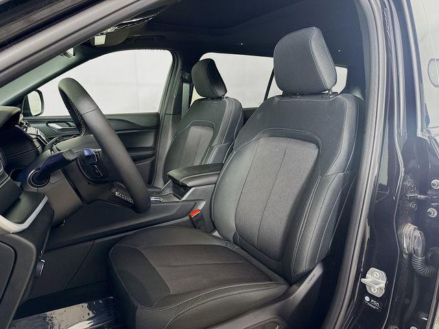 Photo of 2025 Diamond Black Crystal Pearlcoat Jeep Grand Cherokee L