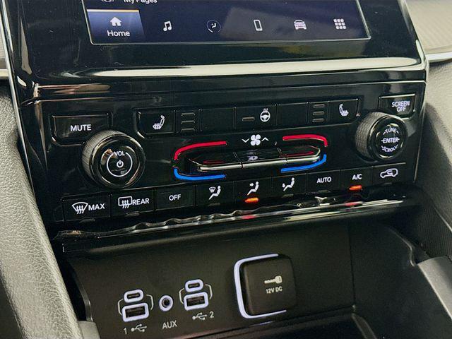 Photo of 2025 Diamond Black Crystal Pearlcoat Jeep Grand Cherokee L
