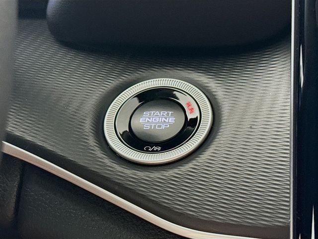 Photo of 2025 Diamond Black Crystal Pearlcoat Jeep Grand Cherokee L