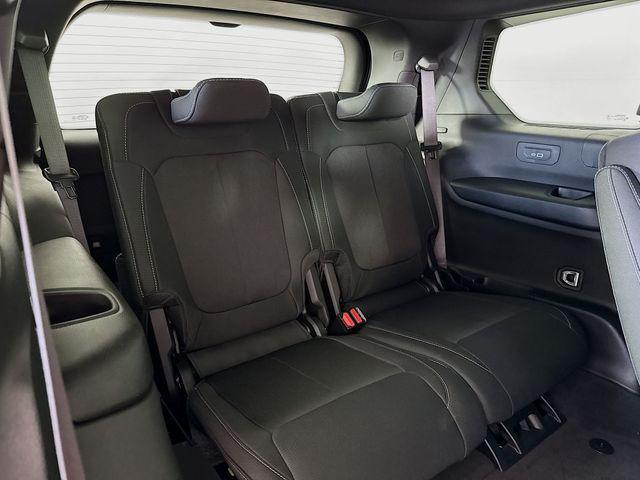 Photo of 2025 Diamond Black Crystal Pearlcoat Jeep Grand Cherokee L