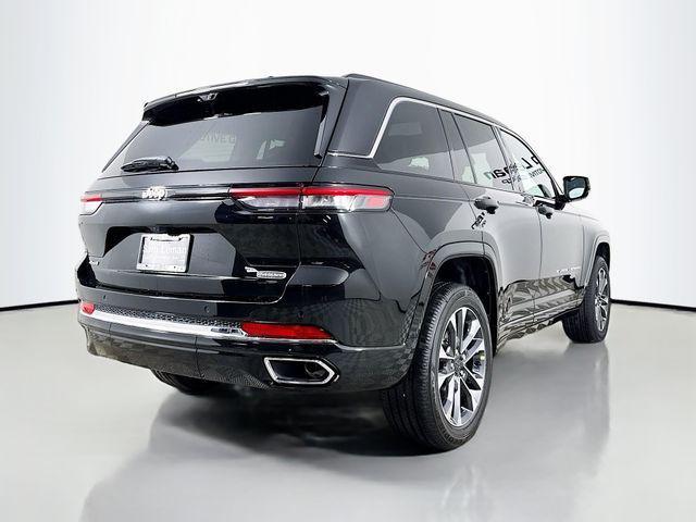 Photo of 2025 Diamond Black Crystal Pearlcoat Jeep Grand Cherokee