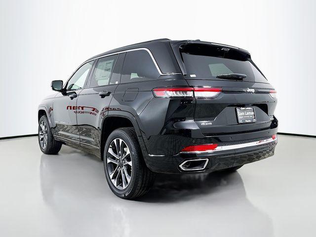 Photo of 2025 Diamond Black Crystal Pearlcoat Jeep Grand Cherokee