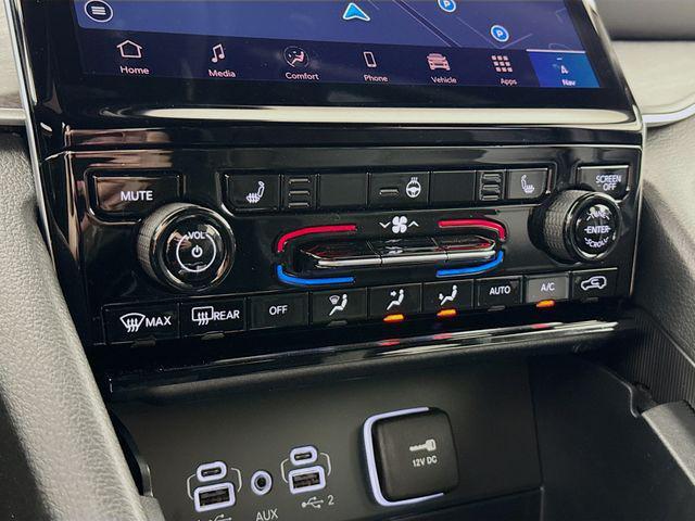 Photo of 2025 Diamond Black Crystal Pearlcoat Jeep Grand Cherokee L