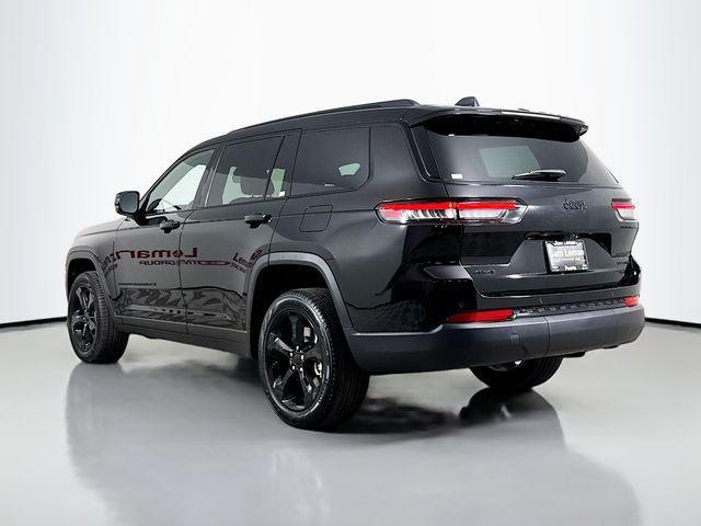 Photo of 2025 Diamond Black Crystal Pearlcoat Jeep Grand Cherokee L