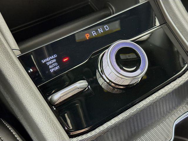 Photo of 2025 Diamond Black Crystal Pearlcoat Jeep Grand Cherokee L