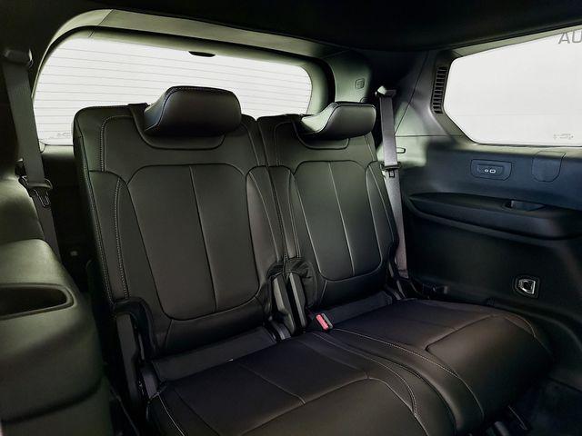 Photo of 2025 Diamond Black Crystal Pearlcoat Jeep Grand Cherokee L