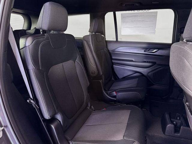 Photo of 2025 Baltic Gray Metallic Clearcoat Jeep Grand Cherokee L