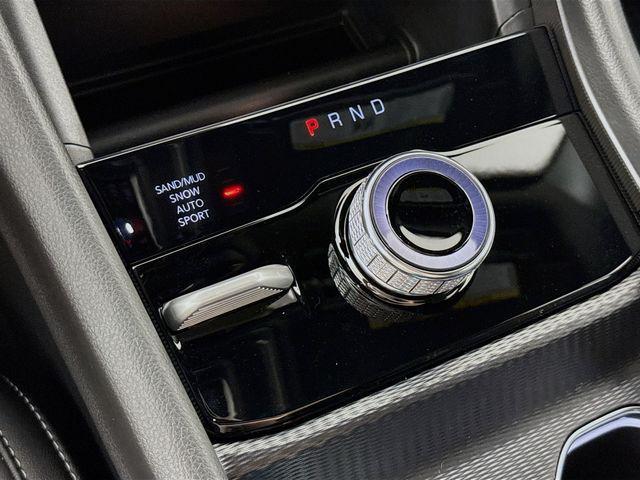 Photo of 2025 Diamond Black Crystal Pearlcoat Jeep Grand Cherokee